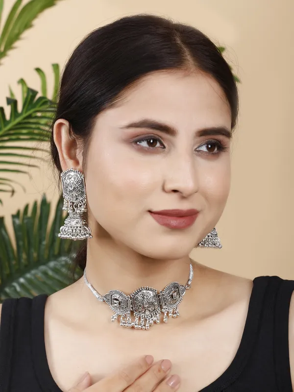Silver_Necklace_Set_for_Women_|_Premium_Alloy_Necklace_for_Everyday_Use
