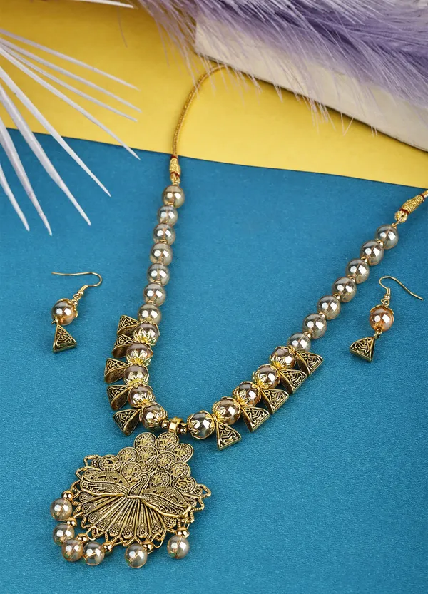 Gold_Necklace_Set_for_Women_|_Premium_Alloy_Necklace_for_Everyday_Use