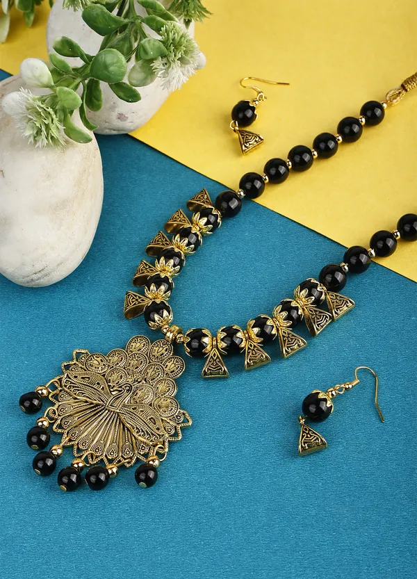Black_Necklace_Set_for_Women_|_Premium_Alloy_Necklace_for_Everyday_Use