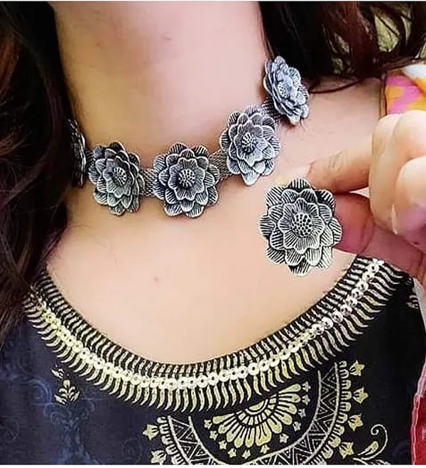 Silver_Necklace_Set_for_Women_|_Premium_Alloy_Necklace_for_Everyday_Use