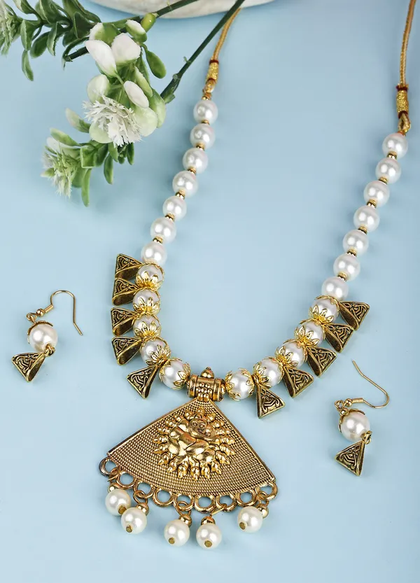 White_Necklace_Set_for_Women_|_Premium_Alloy_Necklace_for_Everyday_Use