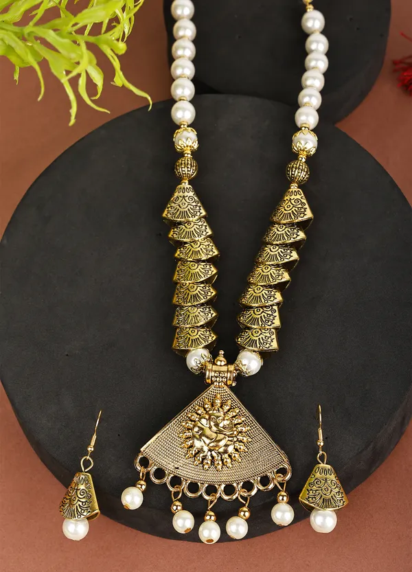 White_Necklace_Set_for_Women_|_Premium_Alloy_Necklace_for_Everyday_Use