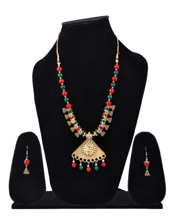 Green_Necklace_Set_for_Women_|_Premium_Alloy_Necklace_for_Everyday_Use