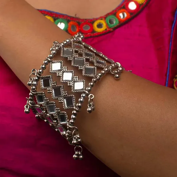 Silver_Bracelet_for_Women_|_Premium_Alloy_Bracelet_for_Everyday_Use