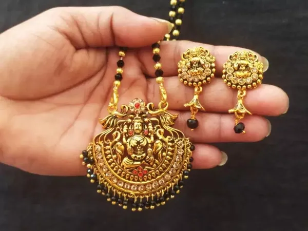 Gold_&_Black_Mangalsutra_for_Women_|_Premium_Alloy_Mangalsutra_for_Everyday_Use