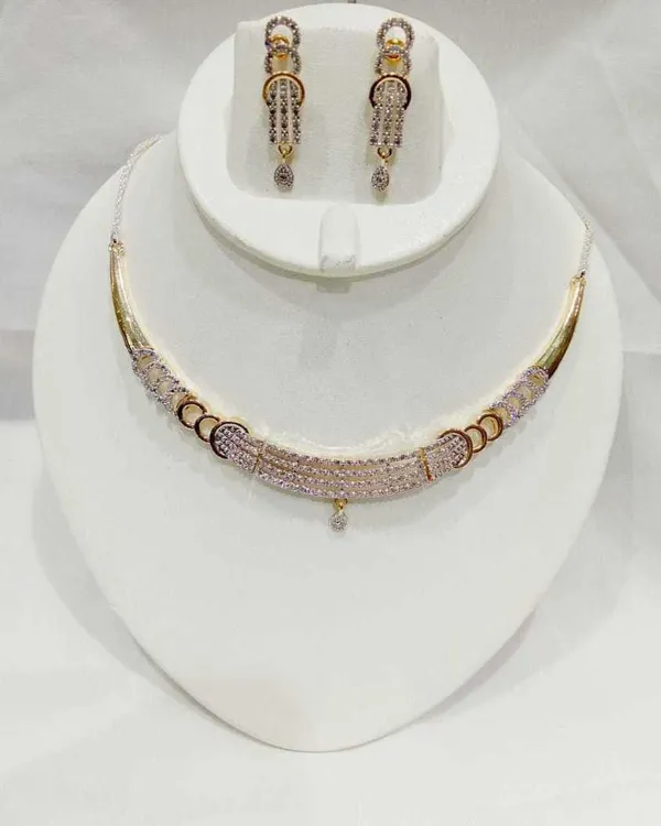 Gold_Necklace_Set_for_Women_|_Premium_Alloy_Necklace_for_Everyday_Use