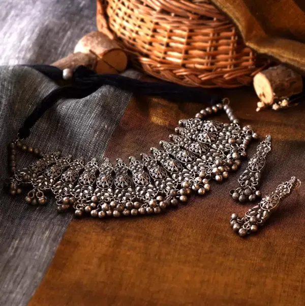 Silver_Necklace_Set_for_Women_|_Premium_Alloy_Necklace_for_Everyday_Use