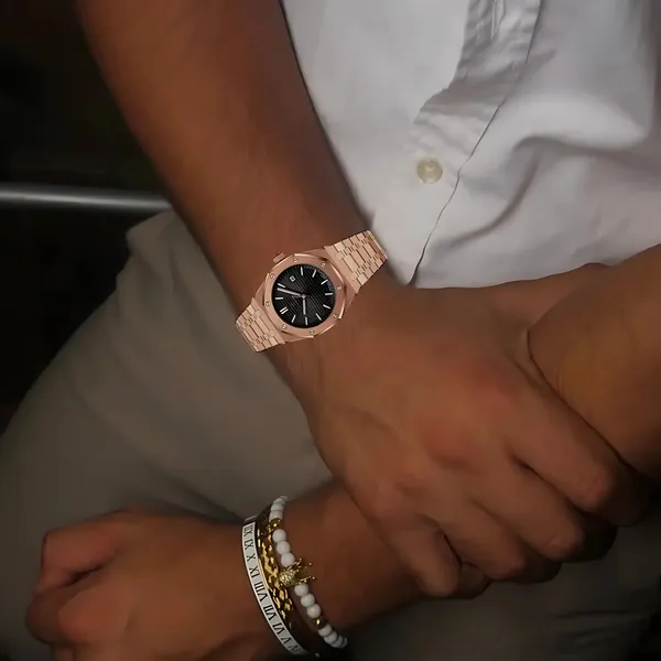 Gold_&_Black_Luxury_Quartz_Watch_For_Men