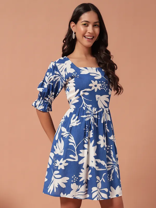 Knee_Length__Dress_With_Square__Neck_&_Puff_Sleeves