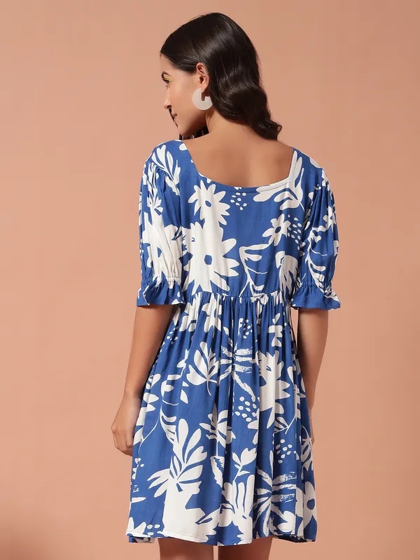 Knee_Length__Dress_With_Square__Neck_&_Puff_Sleeves