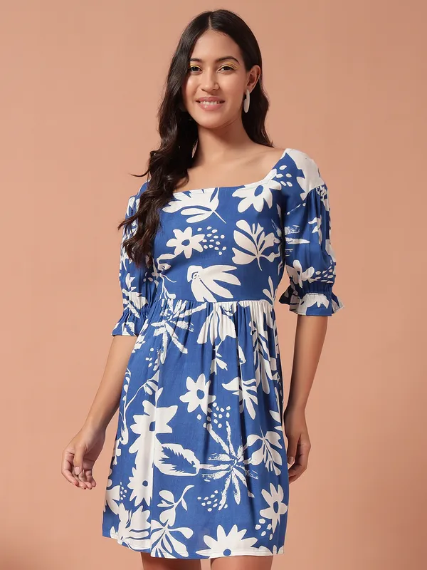 Knee_Length__Dress_With_Square__Neck_&_Puff_Sleeves