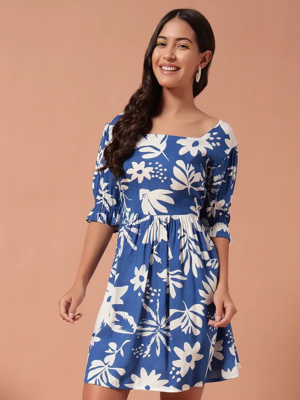 Knee_Length__Dress_With_Square__Neck_&_Puff_Sleeves