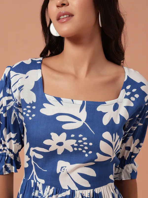 Knee_Length__Dress_With_Square__Neck_&_Puff_Sleeves