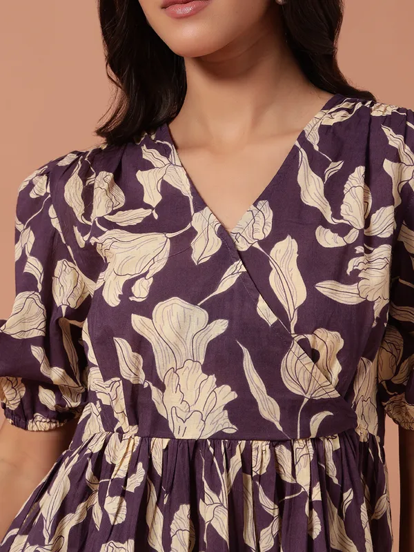 S_Flare_Top_With_V_Neck_&_Short_Puff_Sleeves