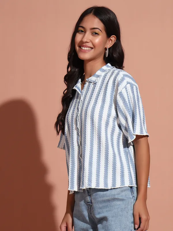 S_Textured_Knit_Shirt_With_Short_Sleeves_&__Baby_Overlock_Details