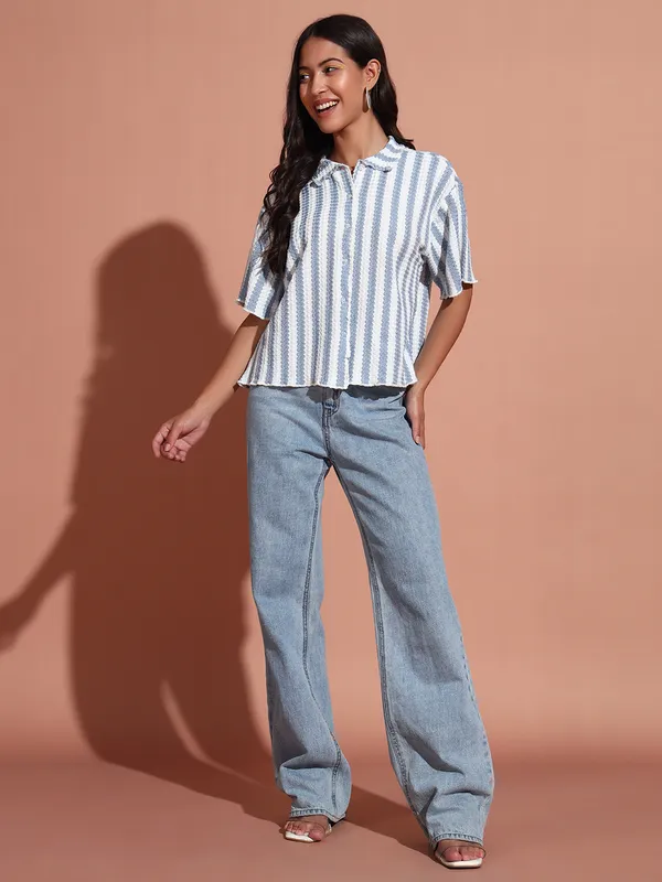 S_Textured_Knit_Shirt_With_Short_Sleeves_&__Baby_Overlock_Details