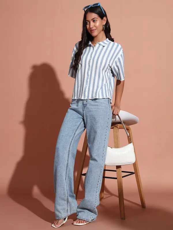 S_Textured_Knit_Shirt_With_Short_Sleeves_&__Baby_Overlock_Details