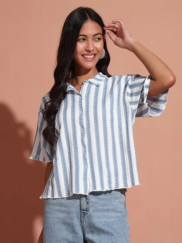 S_Textured_Knit_Shirt_With_Short_Sleeves_&__Baby_Overlock_Details