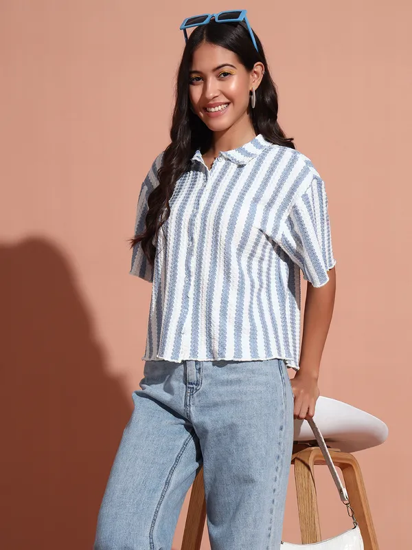 S_Textured_Knit_Shirt_With_Short_Sleeves_&__Baby_Overlock_Details