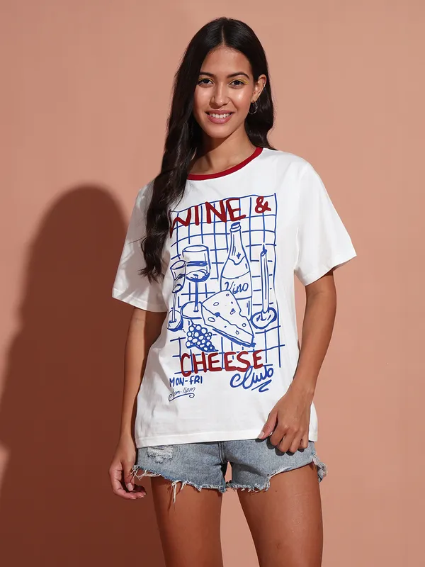 Loose_Fit_Tshirt_With_Graphic_Print_At_Front_&_Contrast_Neck_Rib_Details