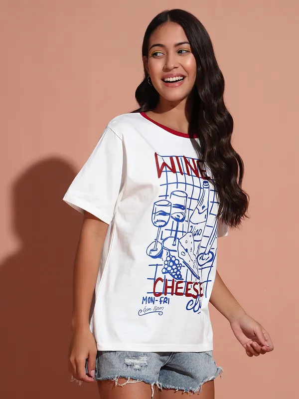 Loose_Fit_Tshirt_With_Graphic_Print_At_Front_&_Contrast_Neck_Rib_Details