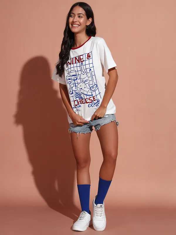 Loose_Fit_Tshirt_With_Graphic_Print_At_Front_&_Contrast_Neck_Rib_Details