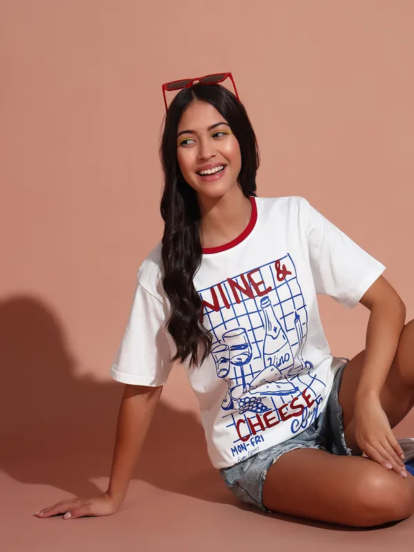Loose_Fit_Tshirt_With_Graphic_Print_At_Front_&_Contrast_Neck_Rib_Details