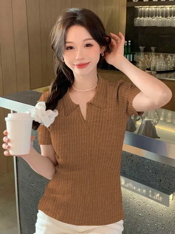 Textured_Collar_T-Shirt_With_Short_Sleeve