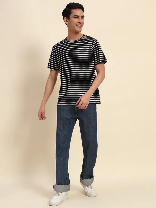Striped_Men_Round_Neck_Black,_White_T-Shirt
