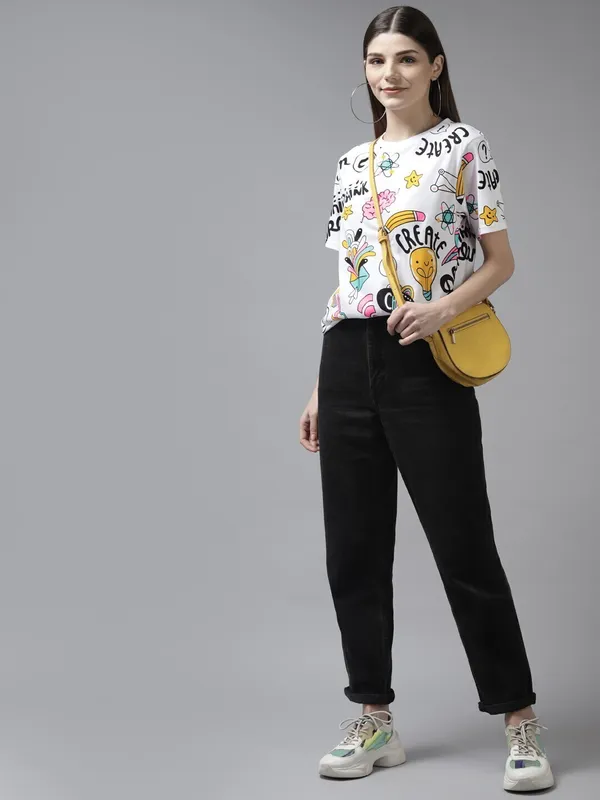 Doodle_All_Over_Printed_Loose_Fit_T-Shirt