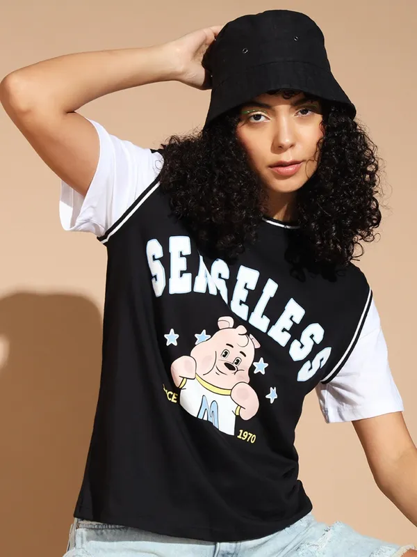 Loose_Fit_Half_Sleeve_Rugby_Style_Tshrit_With_Contrast_Striepd_Neck_Rib_Details_With_Front_Placement_Cute_Teddy_Print
