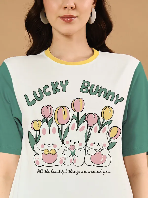 Loose_Fit_Half_Sleeve_Colorblock_T-Shirt_With_Bunny_Graphic_At_Front__&_Contrast_Neck_Rib_Details
