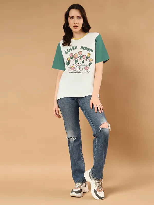 Loose_Fit_Half_Sleeve_Colorblock_T-Shirt_With_Bunny_Graphic_At_Front__&_Contrast_Neck_Rib_Details