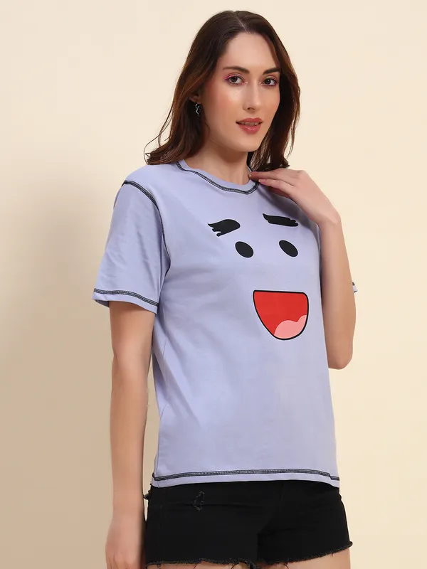 Loose_Fit_Emoji_Print_With_Contrast_Stitch_Detail_T-Shirt