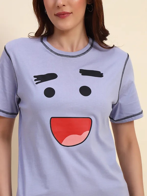 Loose_Fit_Emoji_Print_With_Contrast_Stitch_Detail_T-Shirt
