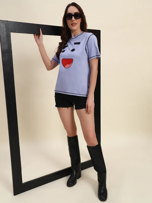 Loose_Fit_Emoji_Print_With_Contrast_Stitch_Detail_T-Shirt