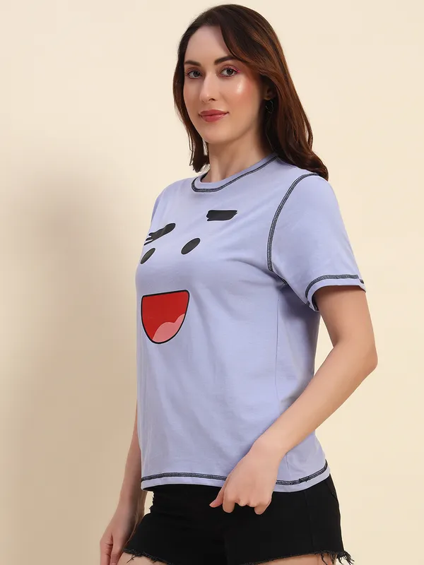 Loose_Fit_Emoji_Print_With_Contrast_Stitch_Detail_T-Shirt