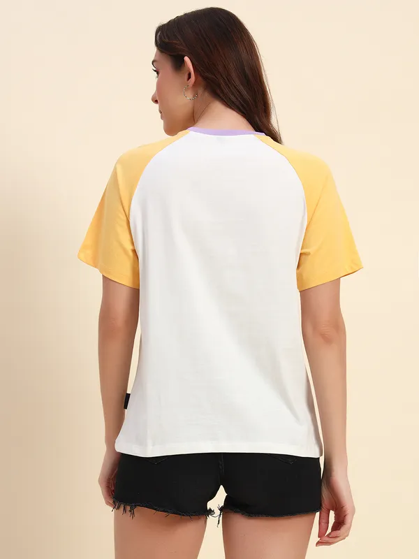 Colorblock_Loose_Fit_Half_Sleeve_T-Shirt_With_Raglan_Sleeve,_Graphic_Print_At_Front_&_Contrast_Neck_Rib_Details