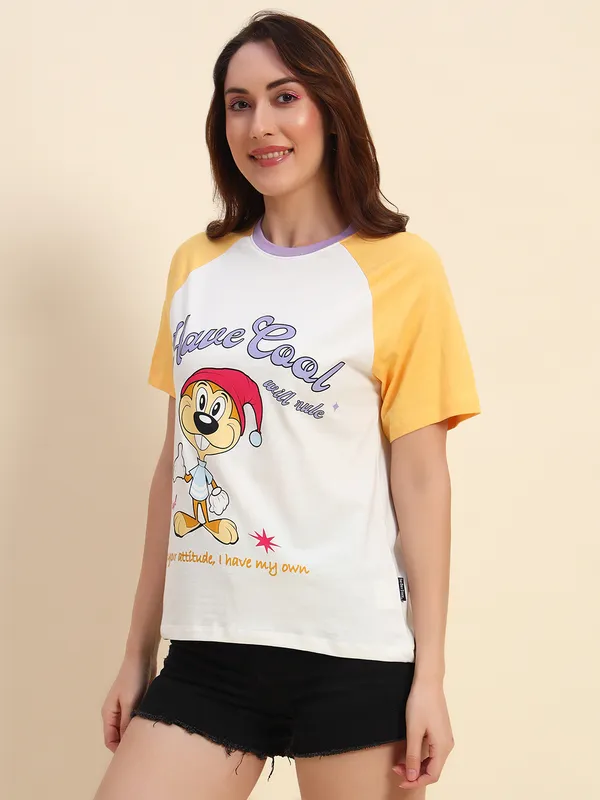 Colorblock_Loose_Fit_Half_Sleeve_T-Shirt_With_Raglan_Sleeve,_Graphic_Print_At_Front_&_Contrast_Neck_Rib_Details