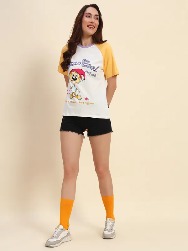 Colorblock_Loose_Fit_Half_Sleeve_T-Shirt_With_Raglan_Sleeve,_Graphic_Print_At_Front_&_Contrast_Neck_Rib_Details