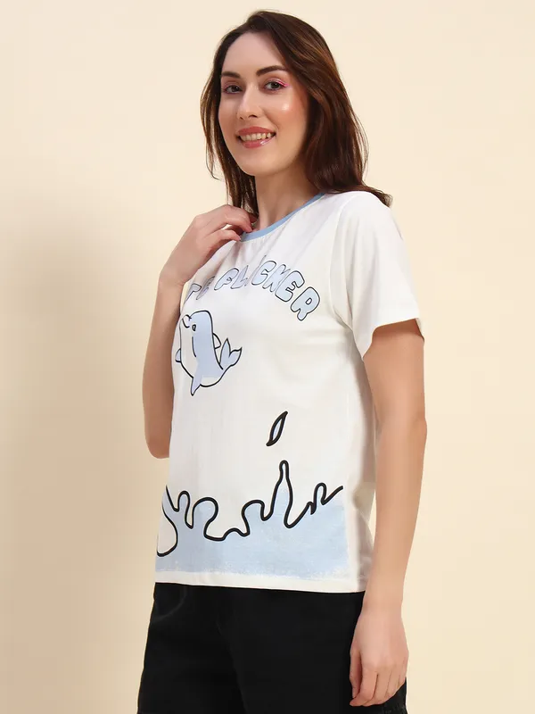 Round_Neck_Loose_Fit_T-Shirt_With_Cute_Dolphin_Print_At_Front_With_Contrast_Neck_Rib_Details
