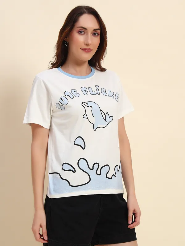 Round_Neck_Loose_Fit_T-Shirt_With_Cute_Dolphin_Print_At_Front_With_Contrast_Neck_Rib_Details