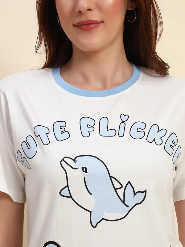 Round_Neck_Loose_Fit_T-Shirt_With_Cute_Dolphin_Print_At_Front_With_Contrast_Neck_Rib_Details