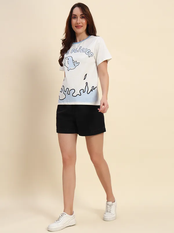 Round_Neck_Loose_Fit_T-Shirt_With_Cute_Dolphin_Print_At_Front_With_Contrast_Neck_Rib_Details