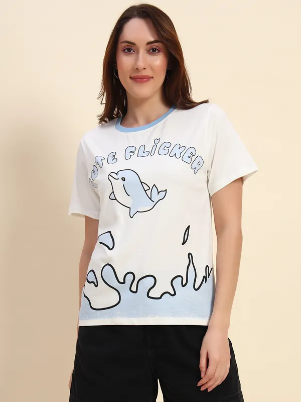 Round_Neck_Loose_Fit_T-Shirt_With_Cute_Dolphin_Print_At_Front_With_Contrast_Neck_Rib_Details