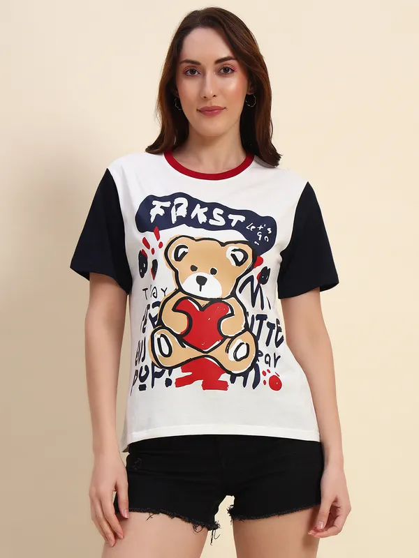 Round_Neck_Colorblock_T-Shirt_With_Teddy_Graphic
