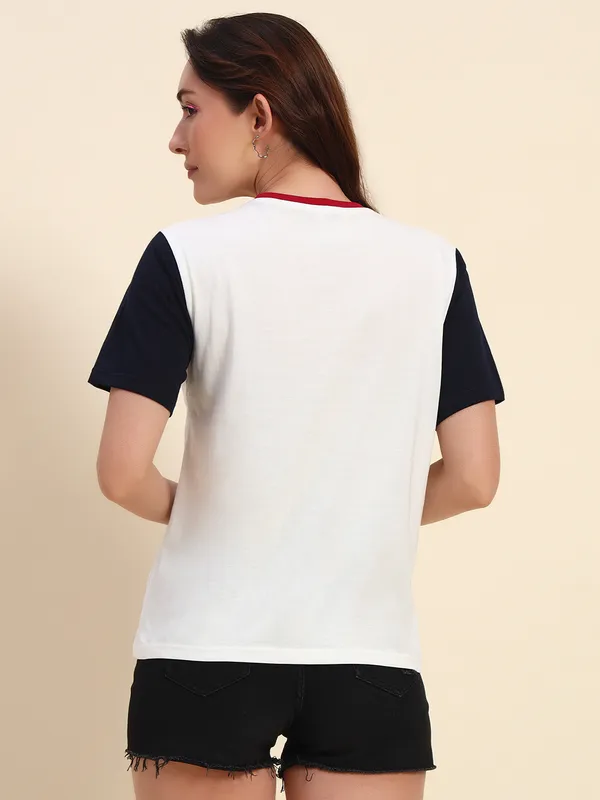 Round_Neck_Colorblock_T-Shirt_With_Teddy_Graphic