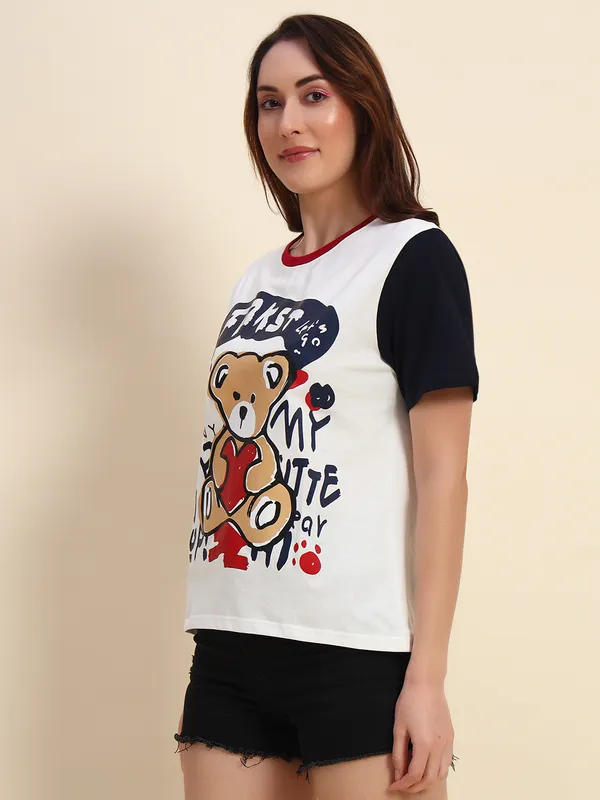 Round_Neck_Colorblock_T-Shirt_With_Teddy_Graphic
