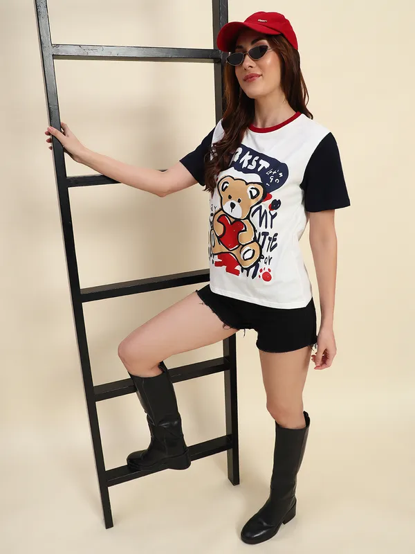Round_Neck_Colorblock_T-Shirt_With_Teddy_Graphic