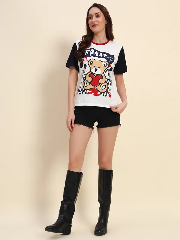 Round_Neck_Colorblock_T-Shirt_With_Teddy_Graphic